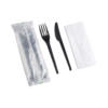 Kit de cubiertos negro desechable con tenedor, cuchillo y servilleta empacado individualmente