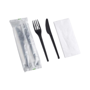 Kit de cubiertos negro desechable con tenedor, cuchillo y servilleta empacado individualmente